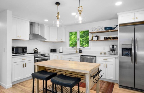 Mashpee Casa | Bela Vida - Steps to John's Pond, Spacious, 4 Bedroom, 3 Bathroom, Sleeps 10