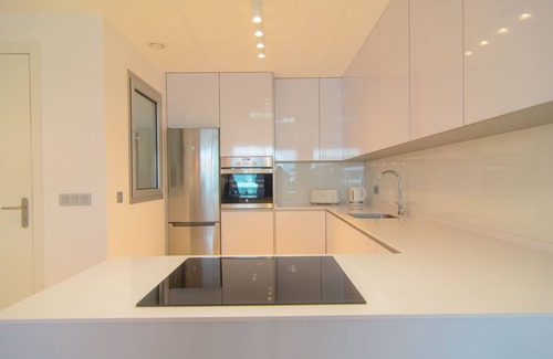 Nueva Milla de Oro Apartamento | Belaire Apartamento de 4 dormitorios con terraza y piscinas compartidas.