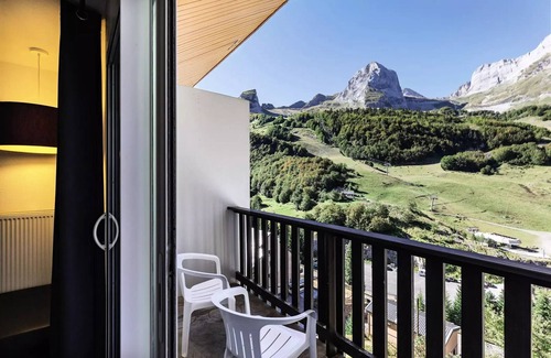 Eaux-Bonnes Apartamento | Belambra Clubs Gourette - Lou Sarri - Half board - Classic Room 2 Adults + 1 Child with balcony