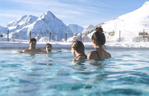 Mont-de-Lans Apartamento | Belambra Clubs Les 2 Alpes Les Crestes - All inclusive - Premium Room 2 Adults Corner Night View