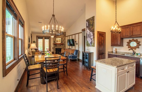 Cullowhee Casa | Belcher House - Upscale Townhome in Small Resort Community w/Clubhouse & Pool