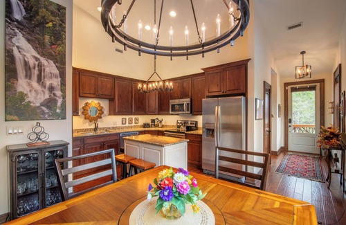 Cullowhee Casa | Belcher House - Upscale Townhome in Small Resort Community w/Clubhouse & Pool