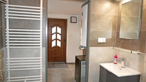 Velke Bilovice Cabina | Belegrady 311