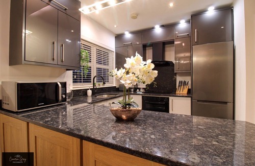 Belfast Casa | Belfast home with free parking, office, WiFi