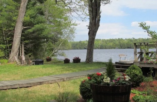 Kennebec Cabaña | Belgrade lakes waterfront on Messalonskee 4 bedroom cabin