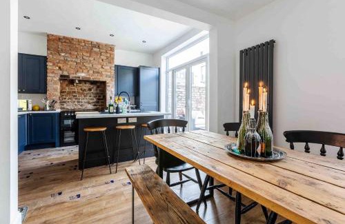 Liverpool Casa | Belgrave Rise 2 Mins To Train Patio Parking