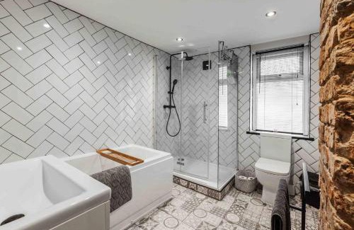 Liverpool Casa | Belgrave Rise 2 Mins To Train Patio Parking