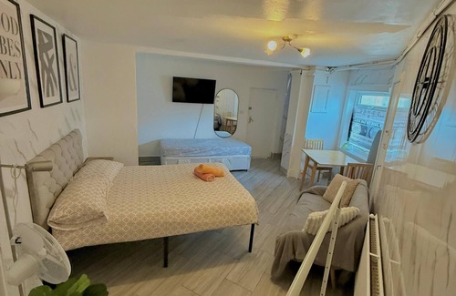 Coldharbour Apartamento | Belinda Rd, Comfort Studio Flat