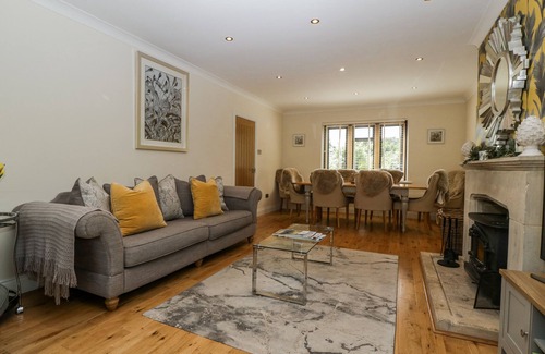 Stow-on-the-Wold Casa | BELL GARDEN, pet friendly, with open fire in Stow-On-The-Wold