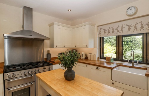 Stow-on-the-Wold Casa | BELL GARDEN, pet friendly, with open fire in Stow-On-The-Wold
