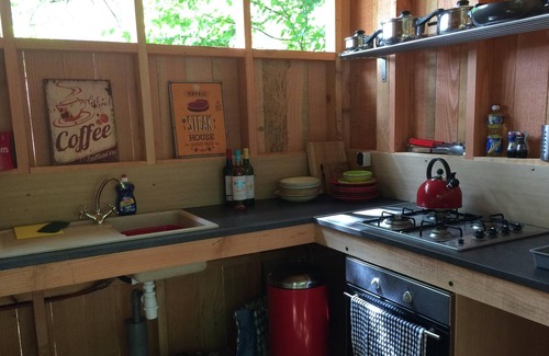 Mialet Alquiler De RV | Tienda de campanas Glamping con piscina climatizada, cuatro tiendas de alquiler como una unidad