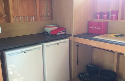 Mialet Alquiler De RV | Tienda de campanas Glamping con piscina climatizada, cuatro tiendas de alquiler como una unidad