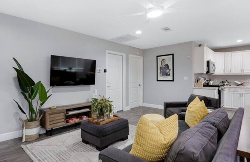 Grant Hill Villa | Bella Casa 1/ Pool, Spa/ Min to Downtown/Beaches