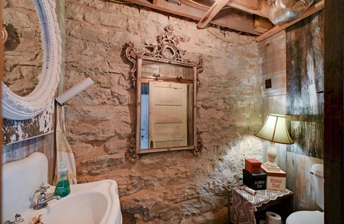 Driftwood Cama Y Desayuno | Bella Nido - Charming 6-bedroom bed & breakfast, sleeps 12. Plenty of space!