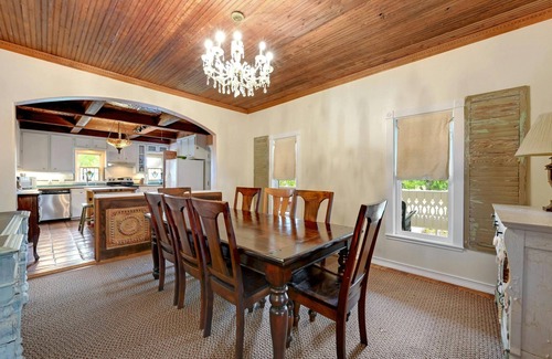 Driftwood Cama Y Desayuno | Bella Nido - Charming 6-bedroom bed & breakfast, sleeps 12. Plenty of space!