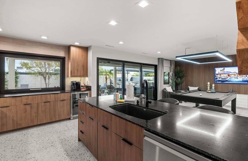 Raskin Estates Casa | Bella Palma: Elegance & Style w/Putt, Pool & Spa!
