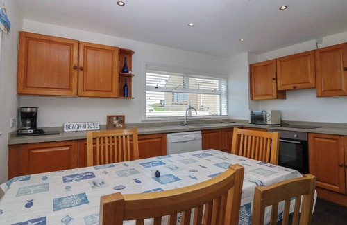 St Combs Cabaña | Bella's Beach Cottage