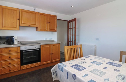 St Combs Cabaña | Bella's Beach Cottage