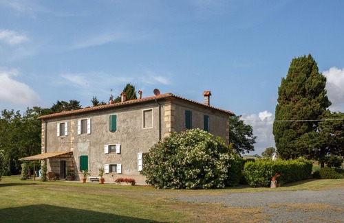 Vada Casa | Bella Valle 1 Relax in Giardino, Spiaggia a 10 Minuti e Toscana Tutta Intorno