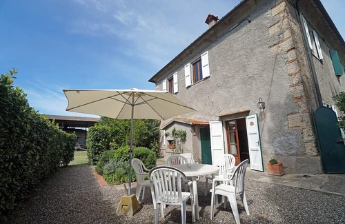 Vada Casa | Bella Valle 1 Relax in Giardino, Spiaggia a 10 Minuti e Toscana Tutta Intorno