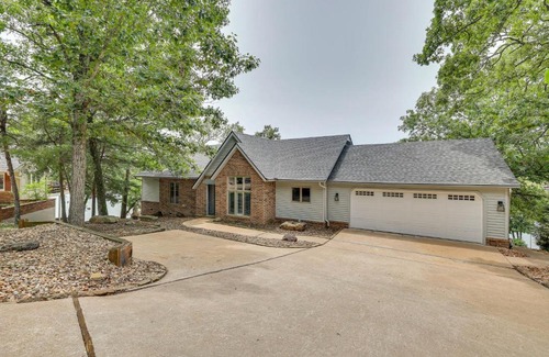 Bella Vista Casa | Bella Vista Home with Kayaks and Deck on Loch Lomond!