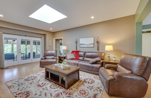 Bella Vista Casa | Bella Vista Home with Kayaks and Deck on Loch Lomond!