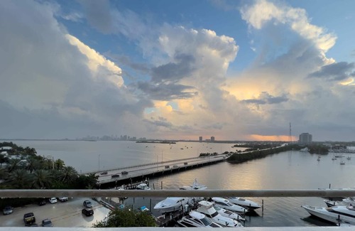 North Bay Village Apartamento | Bella Vista, Marina Views on the Bay, Cozy