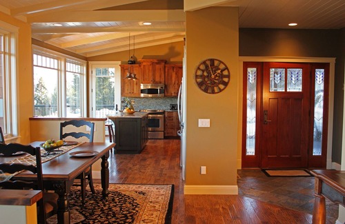 Somers Casa | "Bella Vista" con vista al hermoso lago Flathead con excelentes vistas panorámicas.