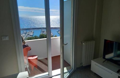 San Lorenzo al Mare Apartamento | Bella vista sopra il porto!