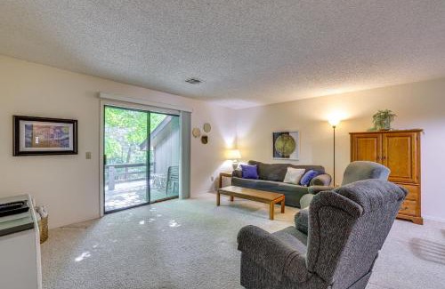 Bella Vista Casa | Bella Vista Townhome with Deck Near Back 40 Trail!