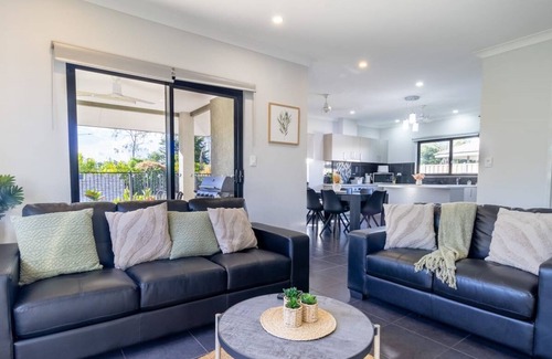 Bellamack Casa | Bellamack Beauty | Pool and Pergola | 3 Bed 2 Bath by Tropical BNB