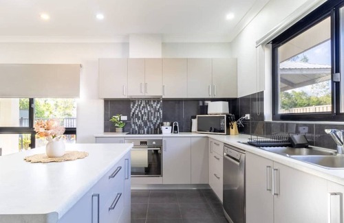 Bellamack Casa | Bellamack Beauty | Pool and Pergola | 3 Bed 2 Bath by Tropical BNB