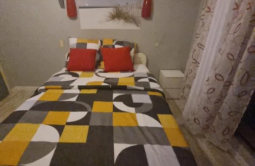 Arques Casa | Belle chambre avec balcon