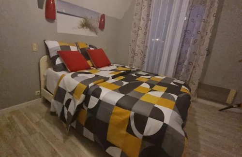 Arques Casa | Belle chambre avec balcon