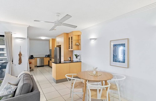 Cairns Central Business District Apartamento | Belle Escapes 702 CBD Apartment with elevated City and Water Views