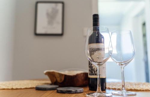Glenelg South Apartamento | Belle Escapes - Moseley Apartments near the beach with private garden