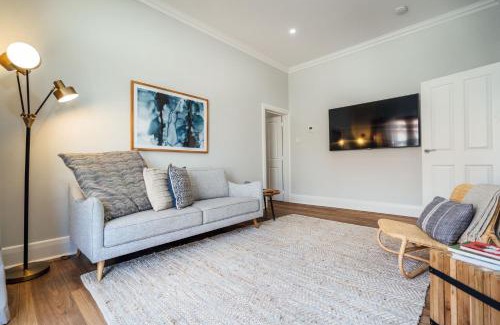 Glenelg South Apartamento | Belle Escapes - Moseley Apartments near the beach with private garden