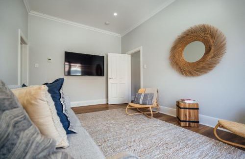 Glenelg South Apartamento | Belle Escapes - Moseley Apartments near the beach with private garden