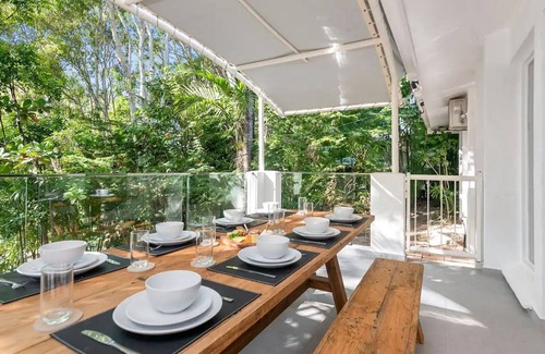 Palm Cove Casa | Belle Escapes Sandpipers Beach House