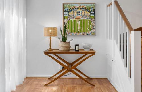 Glenelg North Casa | Belle Escapes - Seabreeze Townhouse