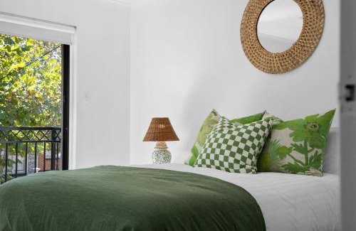 Glenelg North Casa | Belle Escapes - Seabreeze Townhouse