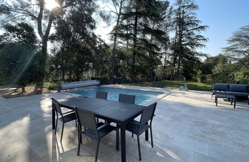Langlade Casa | Belle et Grande Villa Avec Piscine Dans la Pinède
