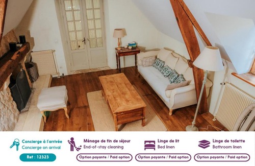 Saint-Leon-sur-Vezere Casa | Belle maison avec piscine chauffée pour 6