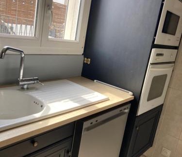 Colombes Casa | Belle maison avec grande terasse à 10 minutes en train de Paris centre et 6 min à pied de la gare et du centre ville