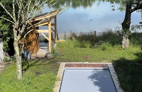 Vayres Casa | Belle Maison Avec Piscine au Bord de L'eau