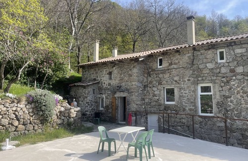 Pereyres Casa | Belle Maison en Pierre au Calme