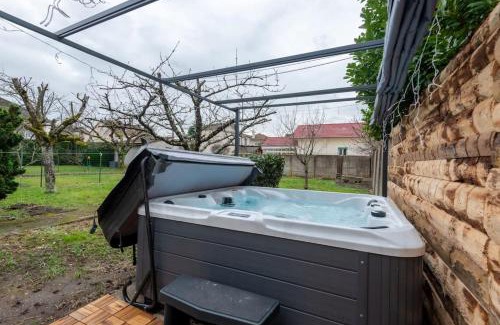Saint-Remy Villa | Belle maison rénovée avec jacuzzi