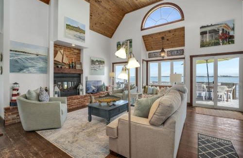 Deep Hole Casa | Belle of the Bay - Beautiful Custom Waterfront Home!