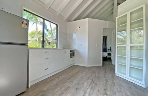 Amity Point Cabina | Belle's on Ballow - Kookaburra Lodge