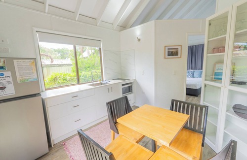 Amity Point Cabina | Belle's on Ballow - Kookaburra Lodge